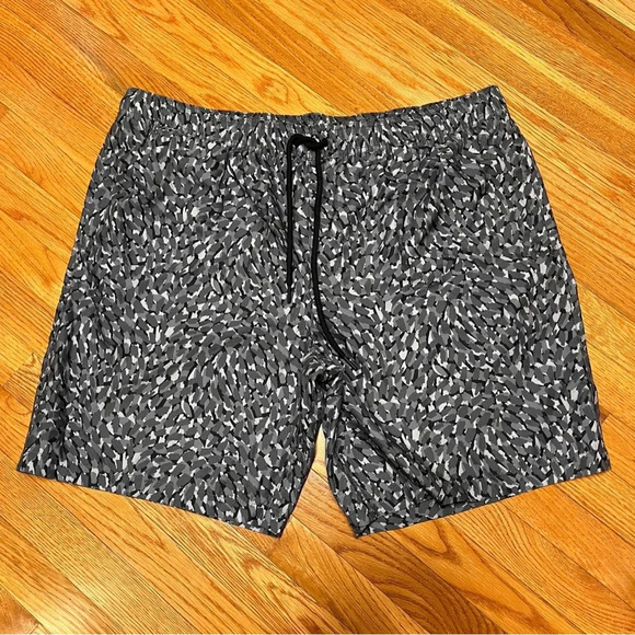 Amazon Essentials Men's Quick-Dry Lined Swim Trunks - Size XXL - Gray & White - Picture 1 of 7